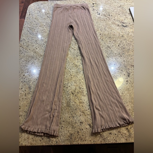 SET FROM REVOLVE
Tularosa Variegated Rib Carti in Taupe
Top size M
Bottom size S - Picture 5 of 7